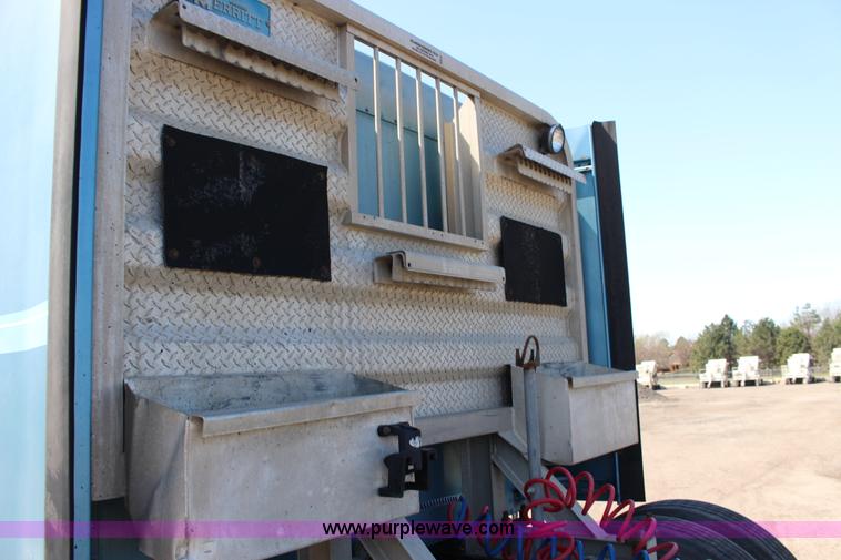 image for item F7669 1992 Kenworth T800 semi truck