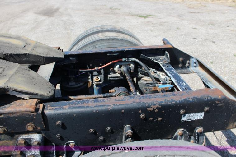 image for item F7669 1992 Kenworth T800 semi truck