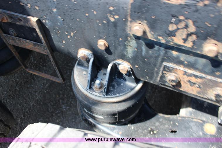 image for item F7669 1992 Kenworth T800 semi truck