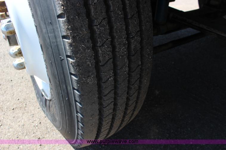 image for item F7669 1992 Kenworth T800 semi truck