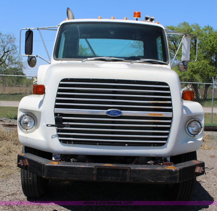 image for item F7716 1987 Ford semi truck