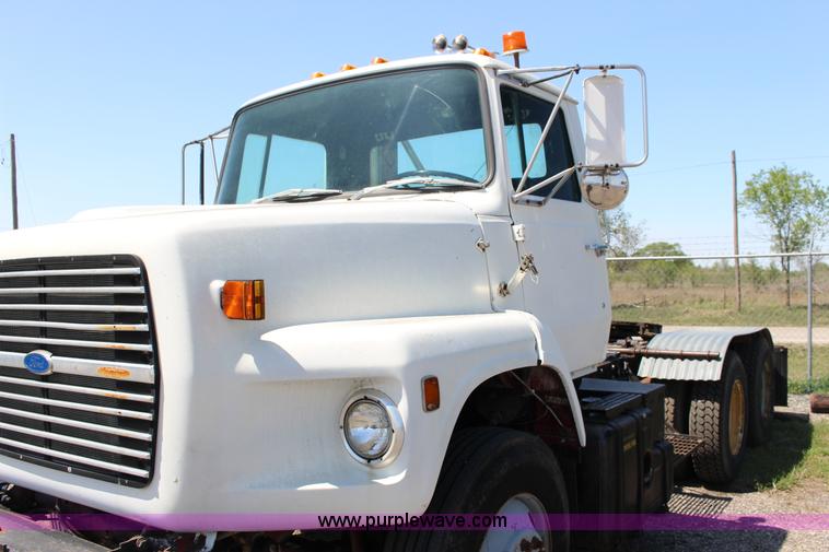 image for item F7716 1987 Ford semi truck