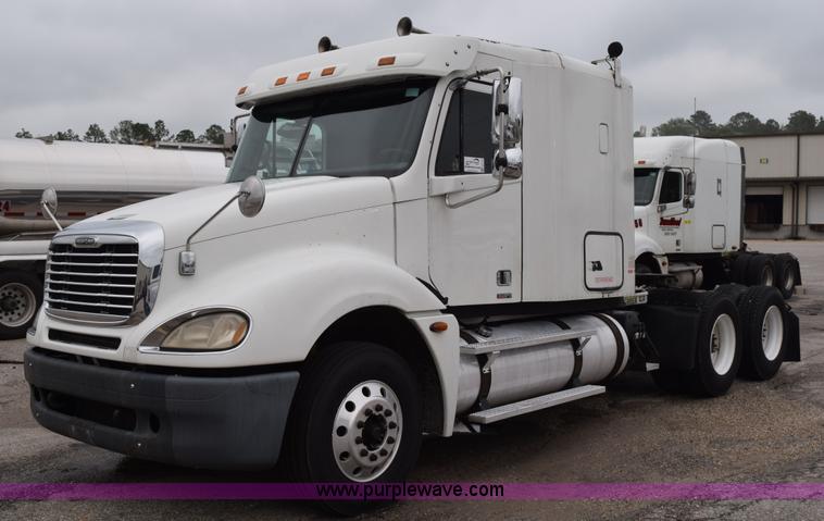 image for item H5115 2006 Freightliner Columbia semi truck