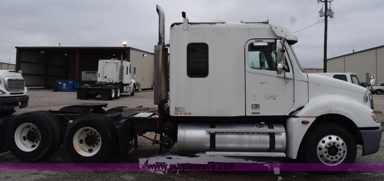 image for item H5115 2006 Freightliner Columbia semi truck