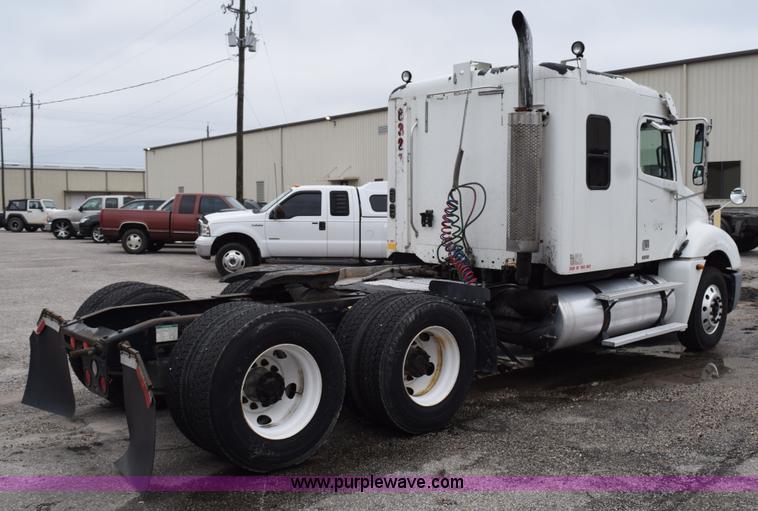 image for item H5115 2006 Freightliner Columbia semi truck