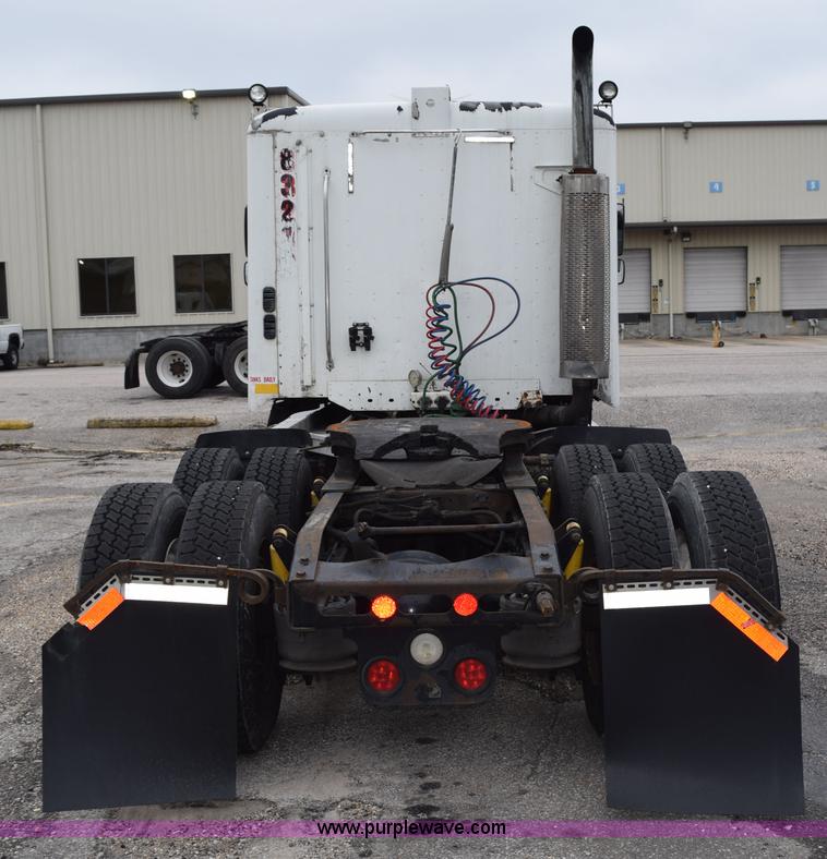 image for item H5115 2006 Freightliner Columbia semi truck