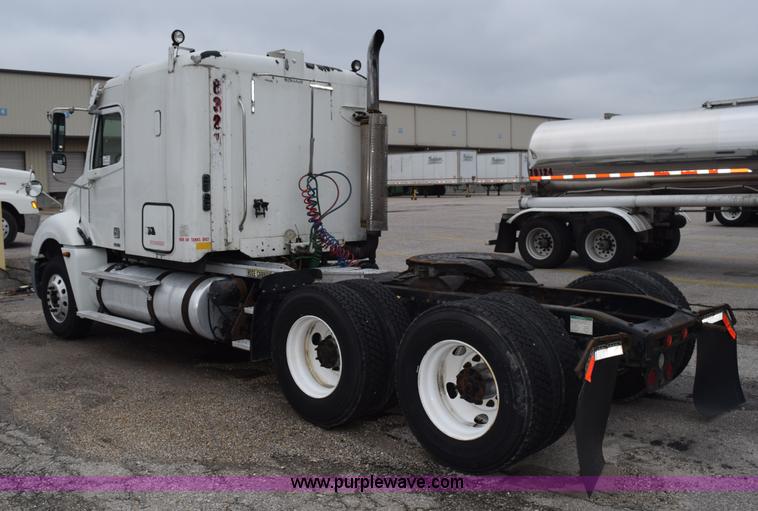 image for item H5115 2006 Freightliner Columbia semi truck