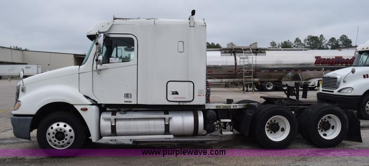 image for item H5115 2006 Freightliner Columbia semi truck
