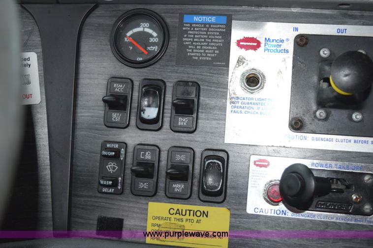 image for item H5115 2006 Freightliner Columbia semi truck