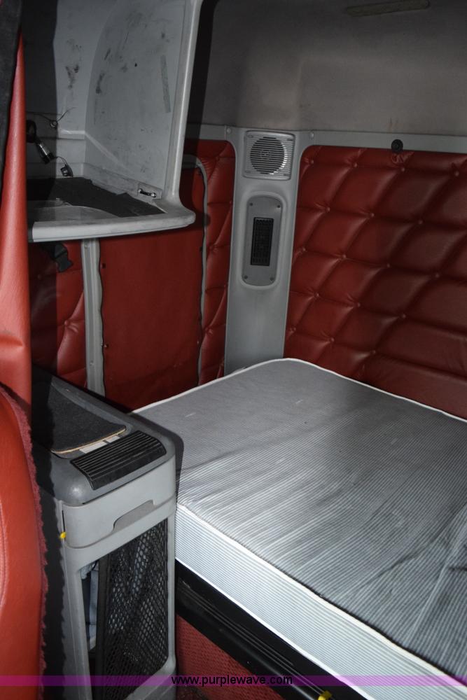 image for item H5115 2006 Freightliner Columbia semi truck