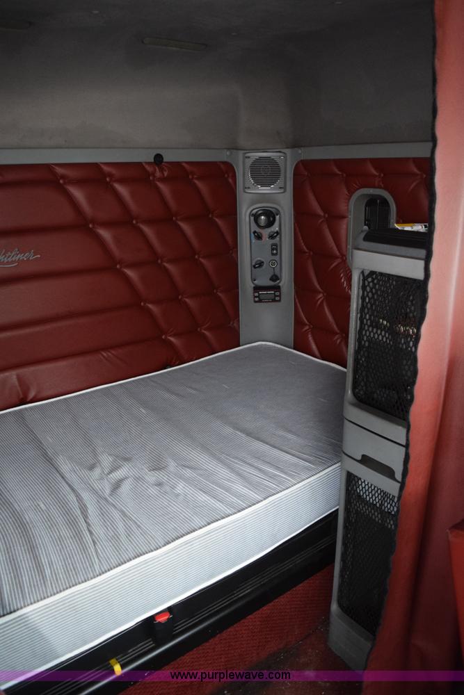 image for item H5115 2006 Freightliner Columbia semi truck