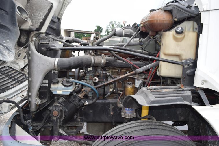 image for item H5115 2006 Freightliner Columbia semi truck