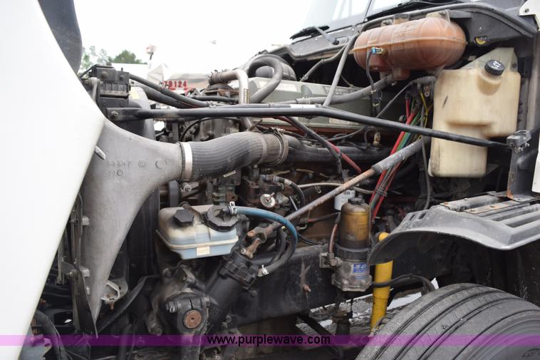 image for item H5115 2006 Freightliner Columbia semi truck