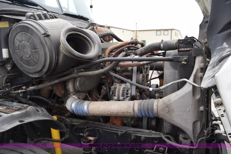 image for item H5115 2006 Freightliner Columbia semi truck