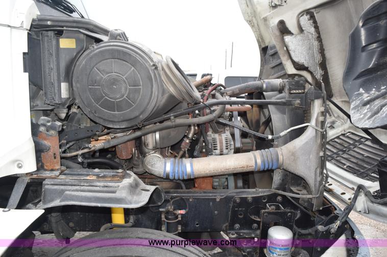 image for item H5115 2006 Freightliner Columbia semi truck