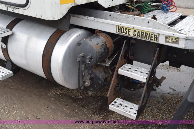 image for item H5115 2006 Freightliner Columbia semi truck