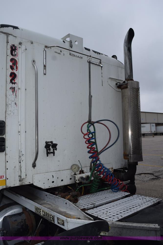 image for item H5115 2006 Freightliner Columbia semi truck