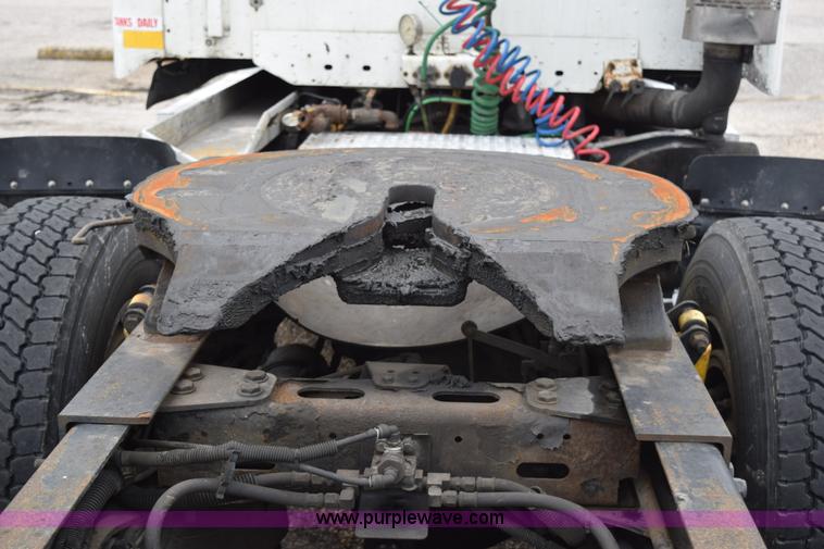 image for item H5115 2006 Freightliner Columbia semi truck