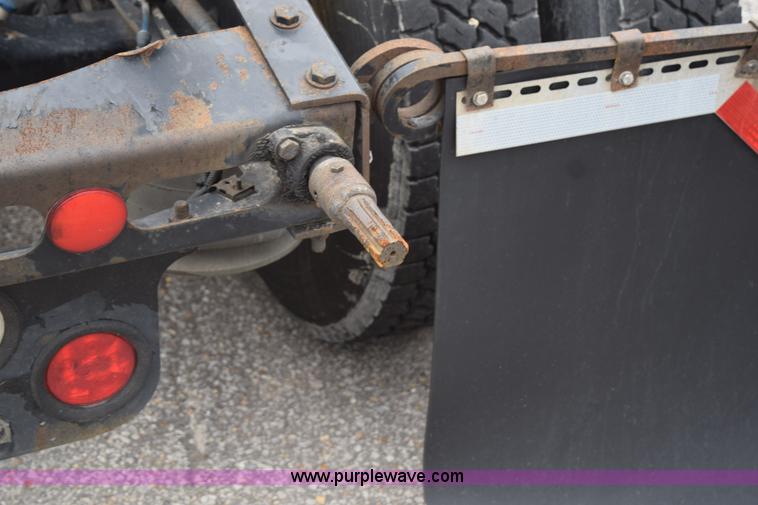 image for item H5115 2006 Freightliner Columbia semi truck