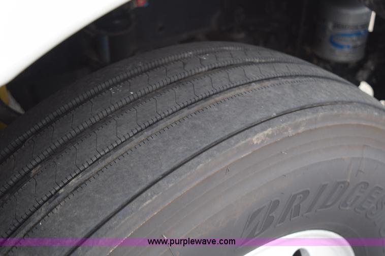 image for item H5115 2006 Freightliner Columbia semi truck