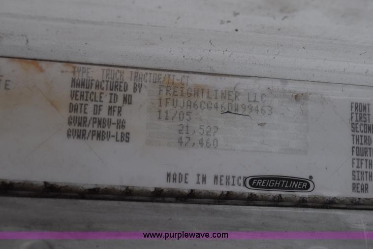 image for item H5115 2006 Freightliner Columbia semi truck