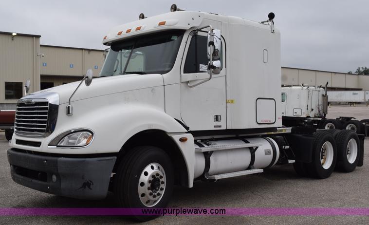 image for item H5116 2006 Freightliner Columbia semi truck