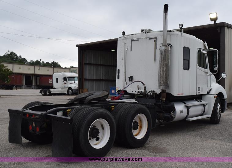 image for item H5116 2006 Freightliner Columbia semi truck
