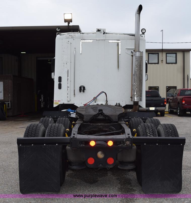 image for item H5116 2006 Freightliner Columbia semi truck