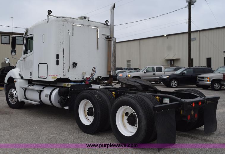 image for item H5116 2006 Freightliner Columbia semi truck