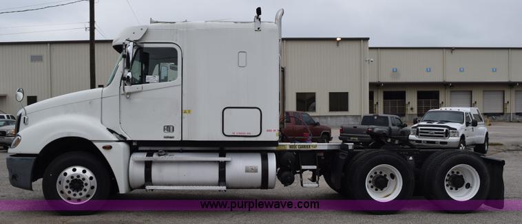 image for item H5116 2006 Freightliner Columbia semi truck