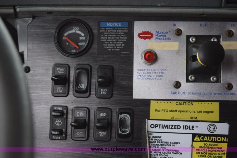 image for item H5116 2006 Freightliner Columbia semi truck