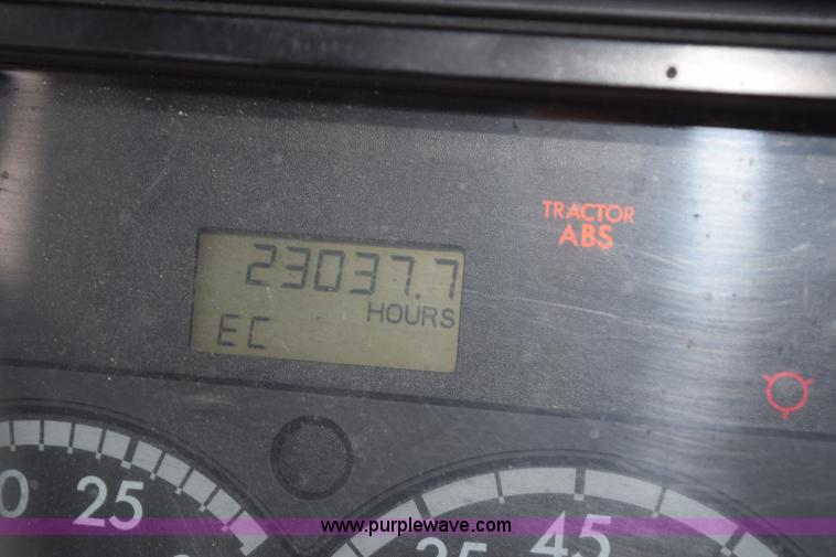 image for item H5116 2006 Freightliner Columbia semi truck