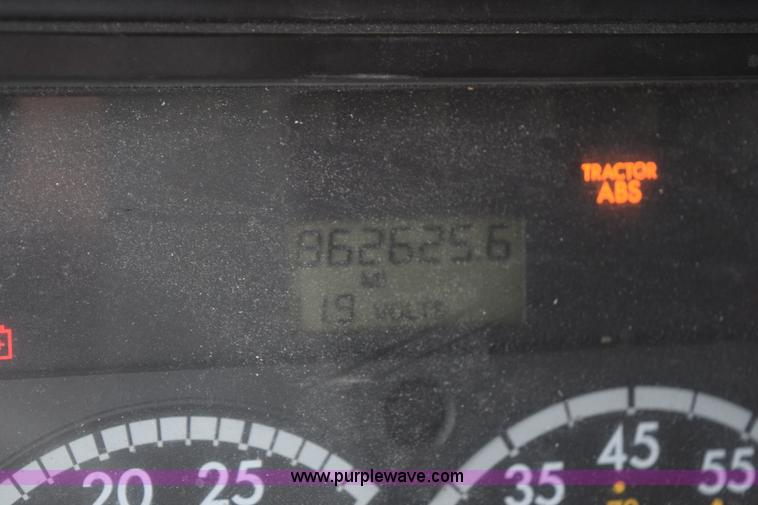 image for item H5116 2006 Freightliner Columbia semi truck