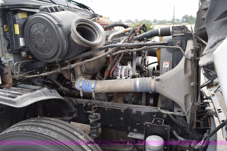 image for item H5116 2006 Freightliner Columbia semi truck