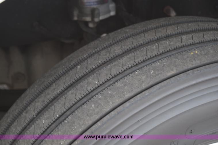 image for item H5116 2006 Freightliner Columbia semi truck