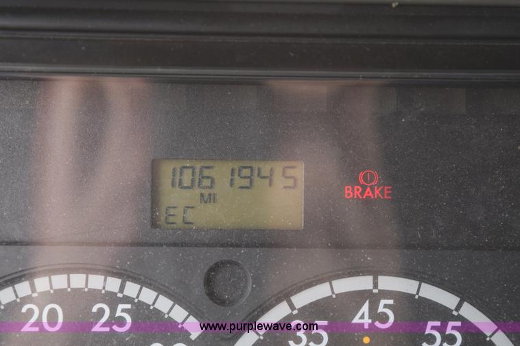 image for item H5117 2005 Freightliner Columbia semi truck