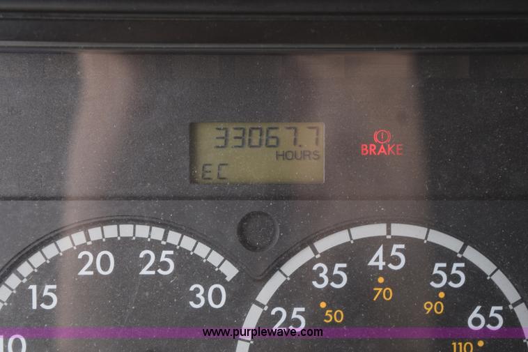 image for item H5117 2005 Freightliner Columbia semi truck