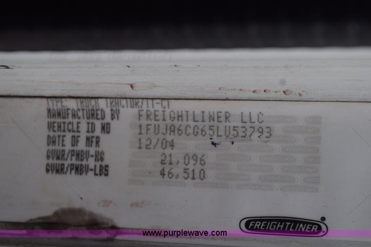 image for item H5117 2005 Freightliner Columbia semi truck