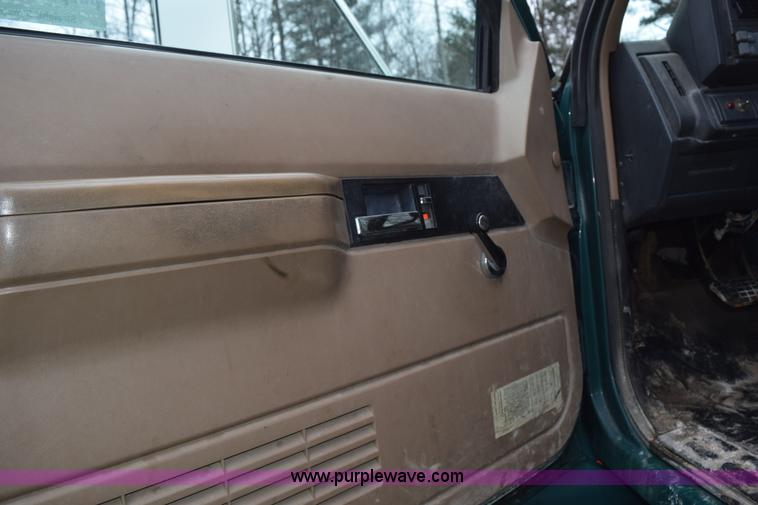 image for item H5163 1996 GMC TopKick box truck