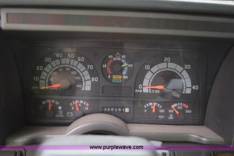 image for item H5163 1996 GMC TopKick box truck