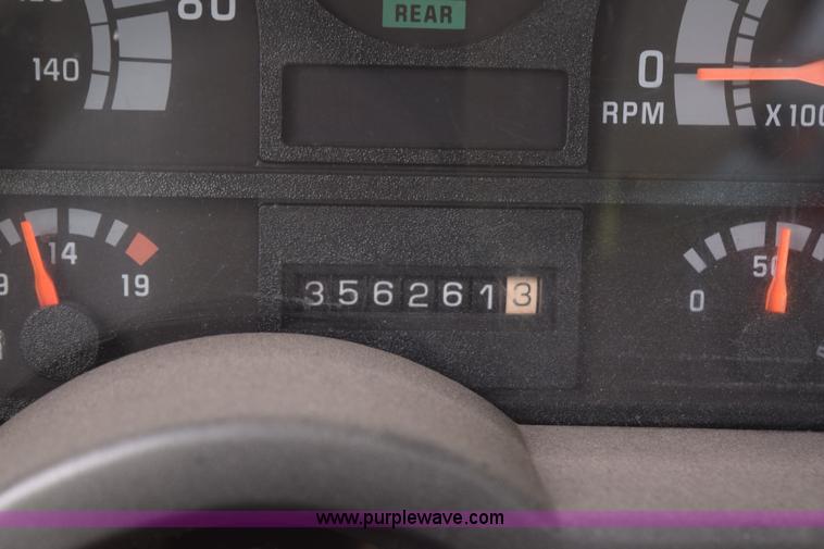 image for item H5163 1996 GMC TopKick box truck