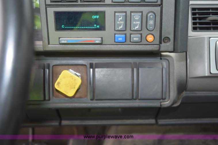 image for item H5163 1996 GMC TopKick box truck