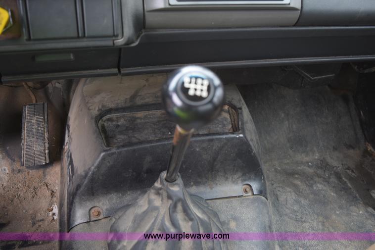 image for item H5163 1996 GMC TopKick box truck