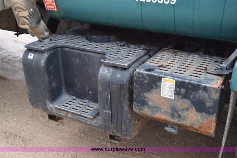 image for item H5163 1996 GMC TopKick box truck