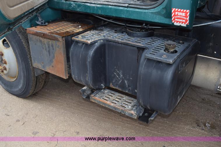 image for item H5163 1996 GMC TopKick box truck