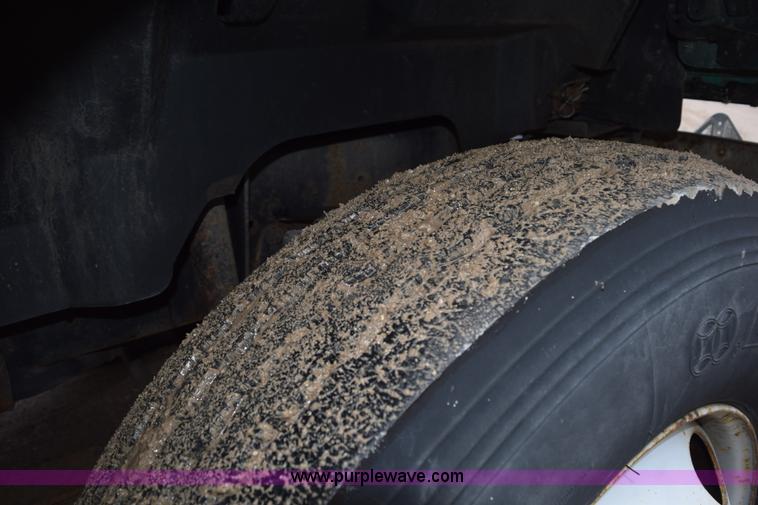 image for item H5163 1996 GMC TopKick box truck