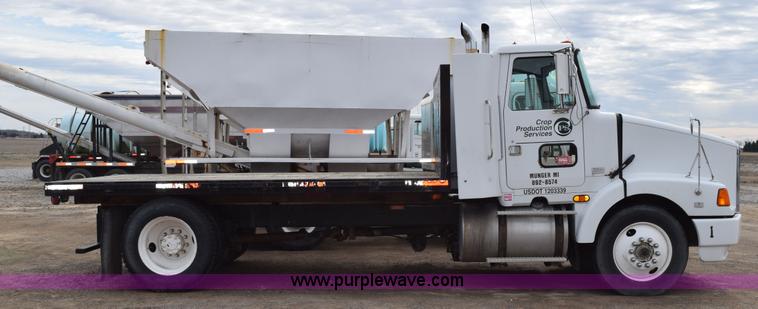 image for item H5164 1995 Volvo WCA flatbed truck