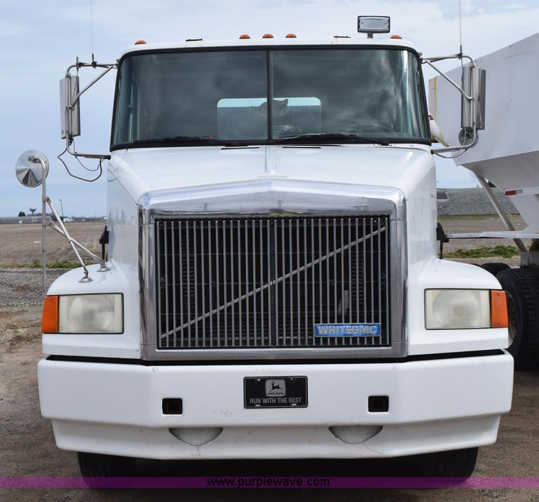 image for item H5164 1995 Volvo WCA flatbed truck