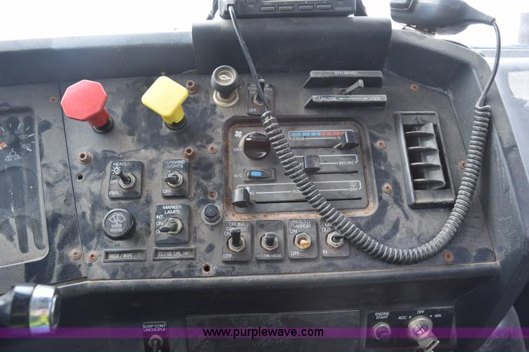 image for item H5164 1995 Volvo WCA flatbed truck