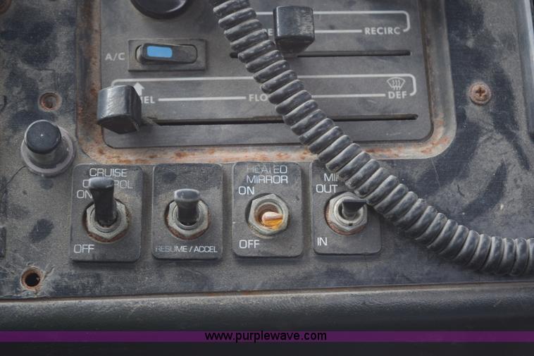 image for item H5164 1995 Volvo WCA flatbed truck